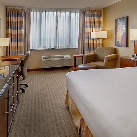 Hotel Doubletree By Hilton St. Louis At Westport à Maryland Heights Extérieur photo