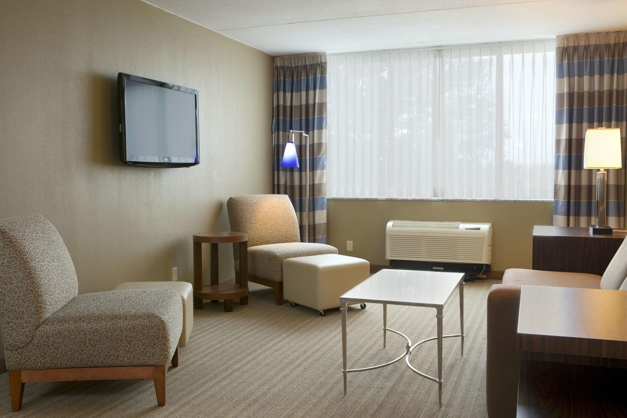 Hotel Doubletree By Hilton St. Louis At Westport à Maryland Heights Extérieur photo