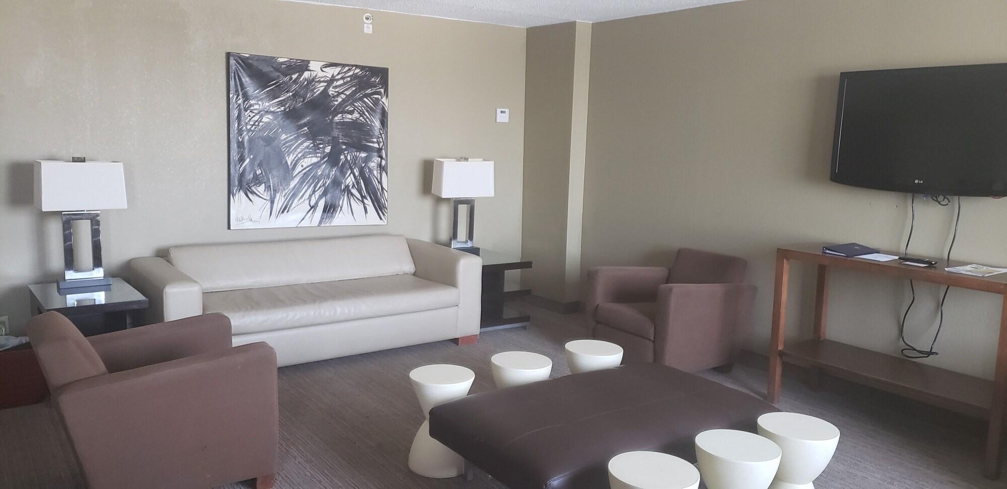 Hotel Doubletree By Hilton St. Louis At Westport à Maryland Heights Extérieur photo