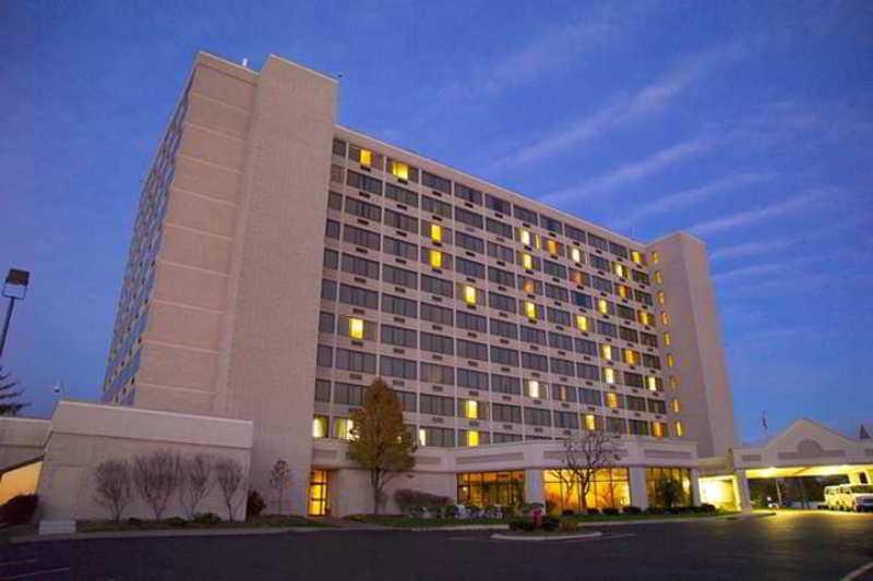 Hotel Doubletree By Hilton St. Louis At Westport à Maryland Heights Extérieur photo