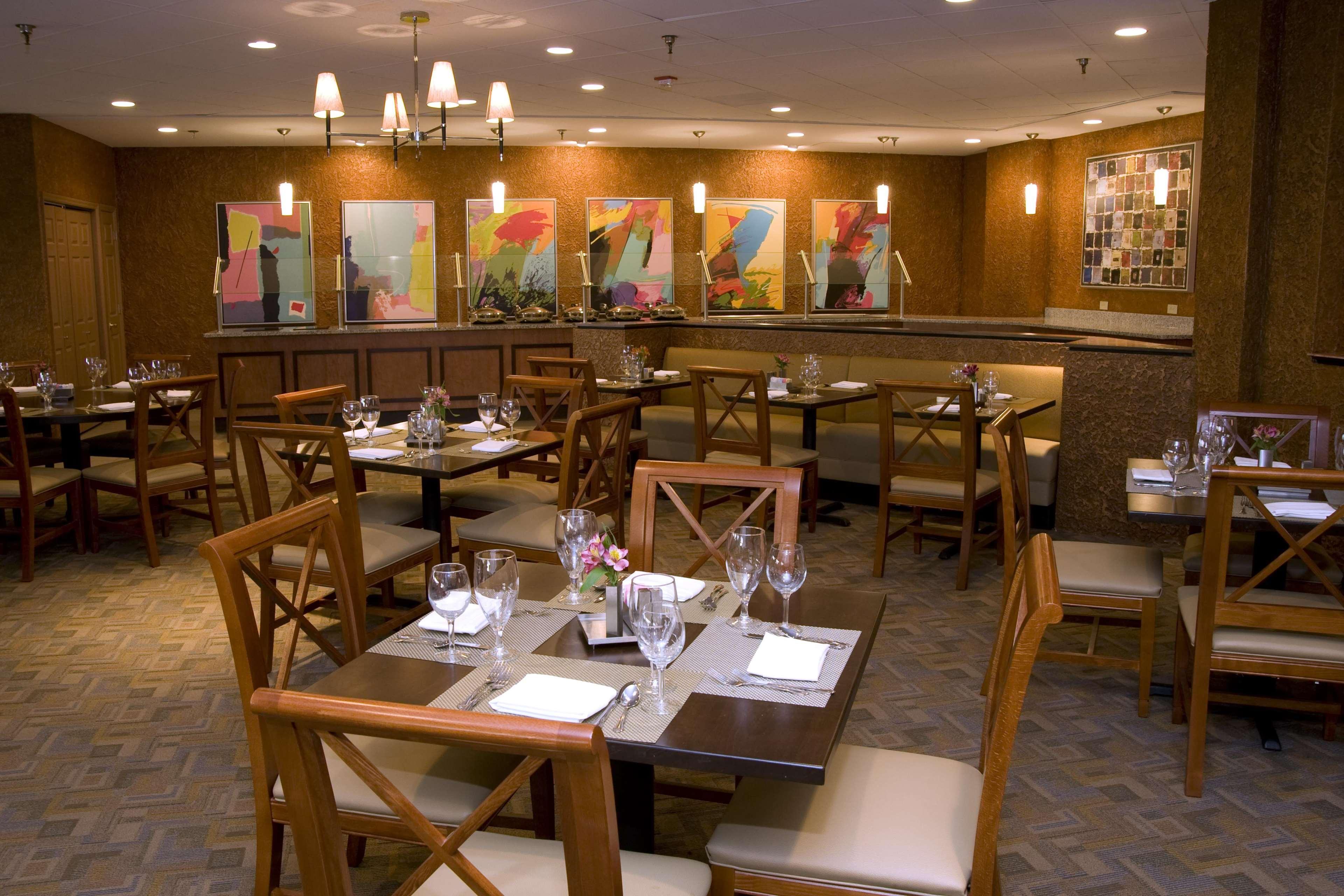 Hotel Doubletree By Hilton St. Louis At Westport à Maryland Heights Restaurant photo