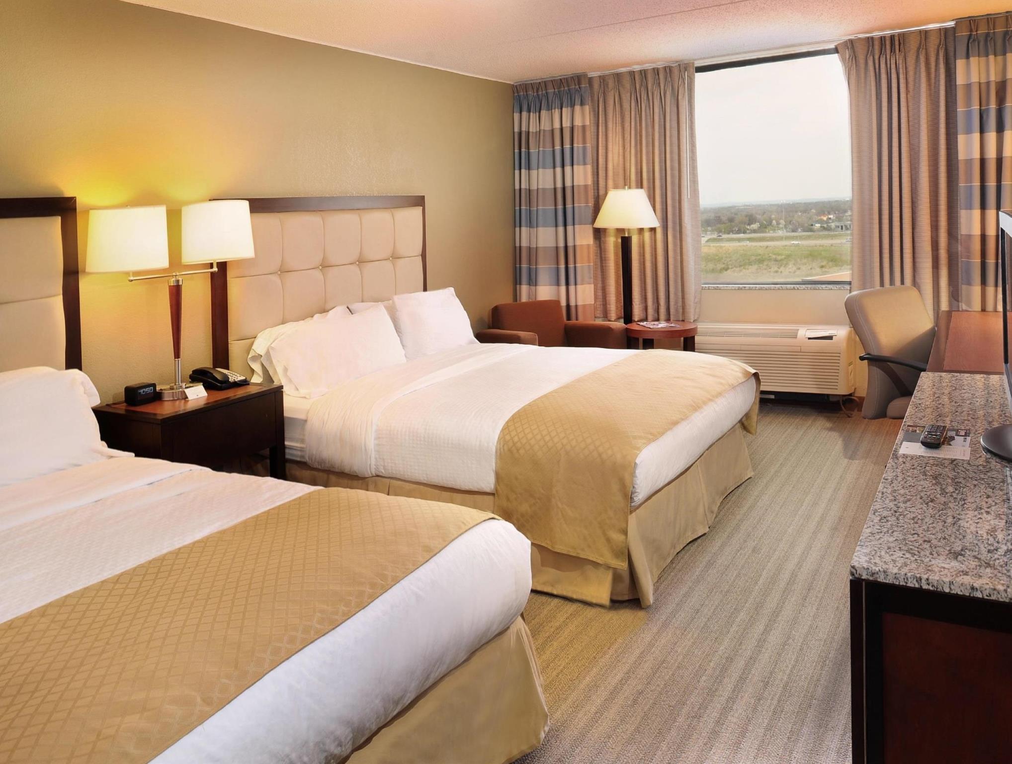 Hotel Doubletree By Hilton St. Louis At Westport à Maryland Heights Extérieur photo