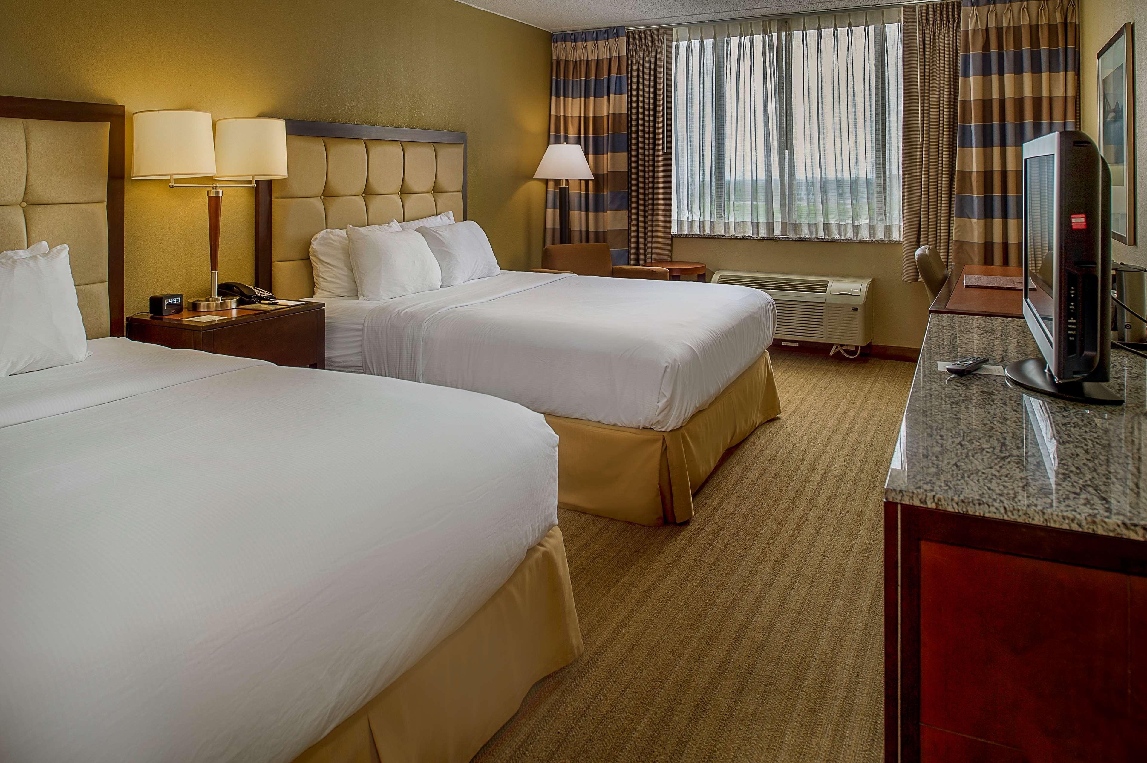 Hotel Doubletree By Hilton St. Louis At Westport à Maryland Heights Extérieur photo