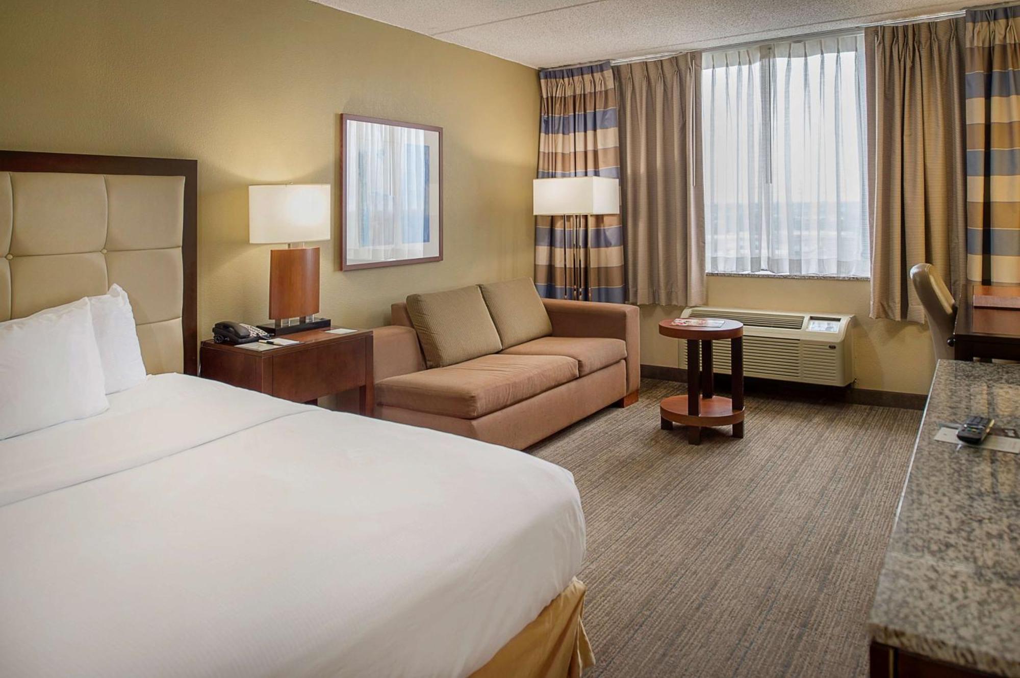 Hotel Doubletree By Hilton St. Louis At Westport à Maryland Heights Extérieur photo