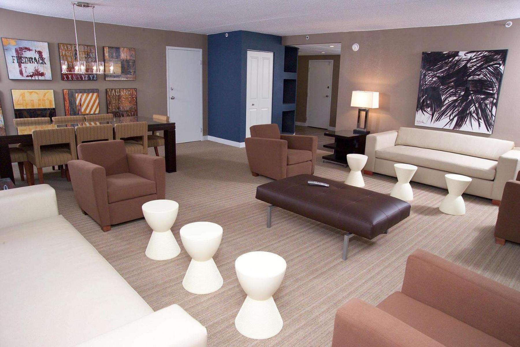 Hotel Doubletree By Hilton St. Louis At Westport à Maryland Heights Extérieur photo
