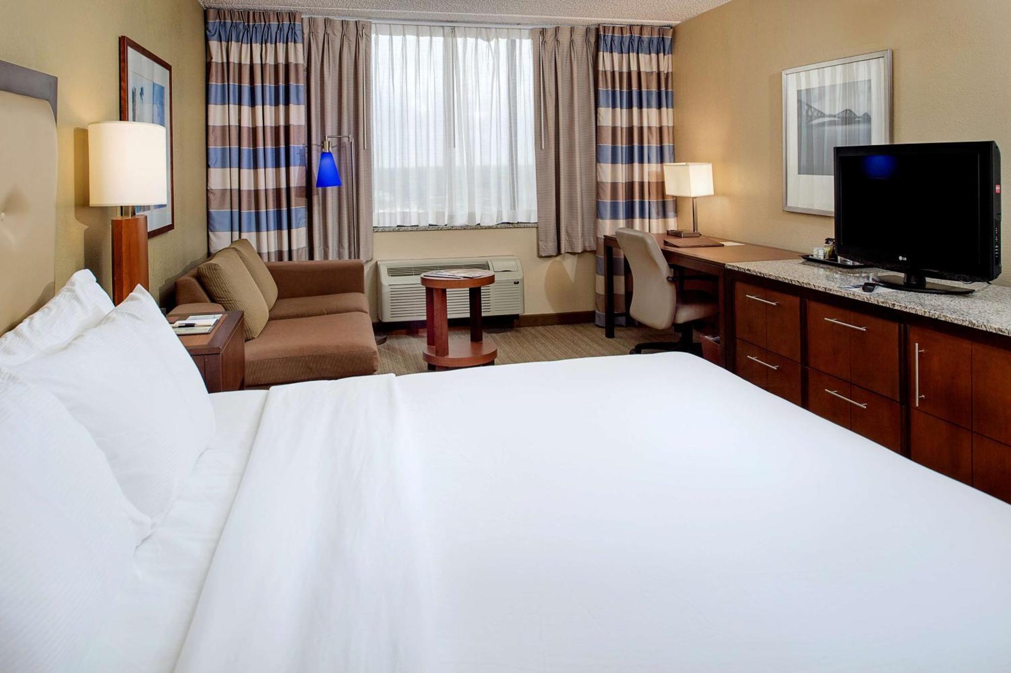 Hotel Doubletree By Hilton St. Louis At Westport à Maryland Heights Extérieur photo