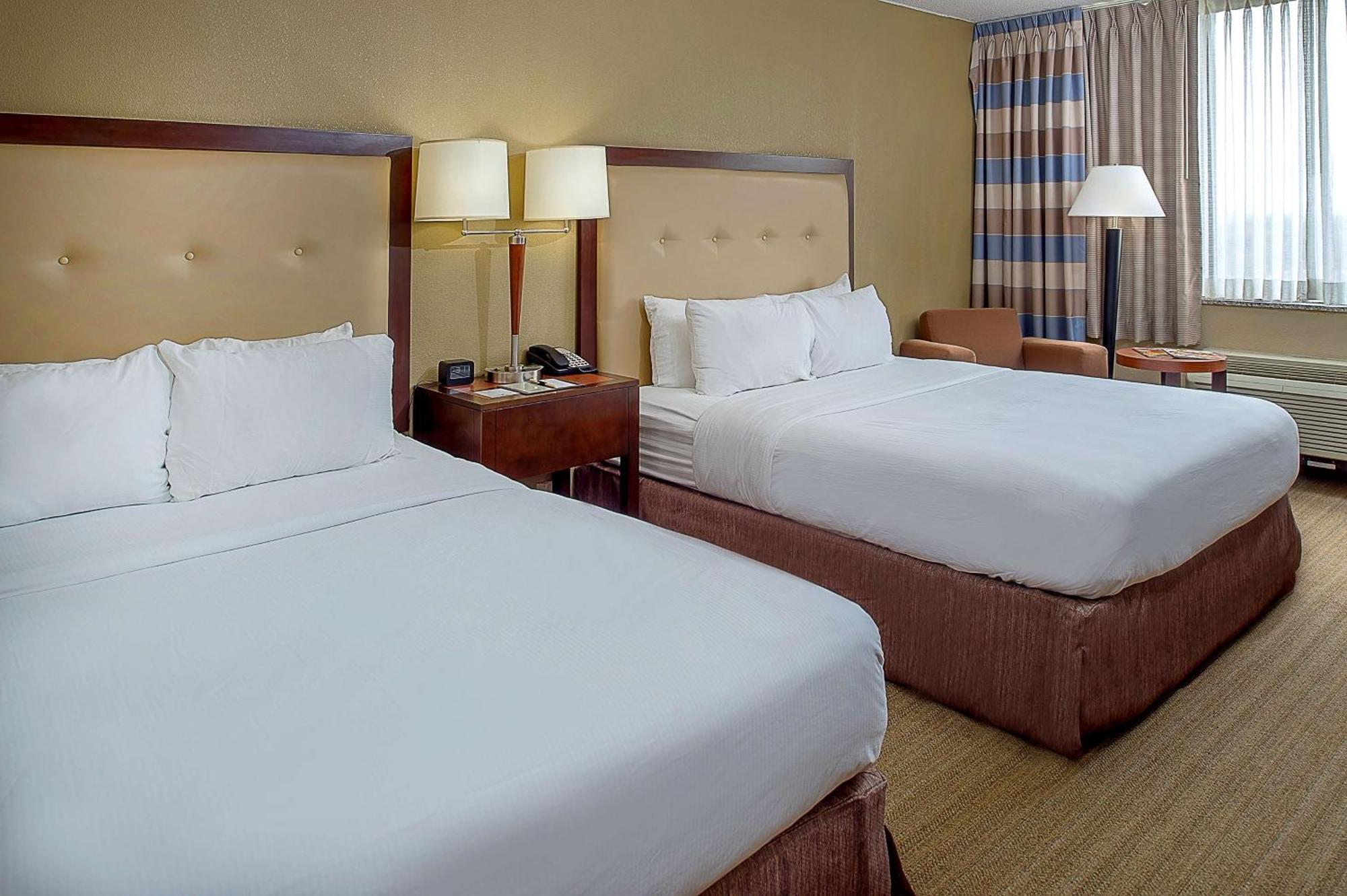 Hotel Doubletree By Hilton St. Louis At Westport à Maryland Heights Extérieur photo